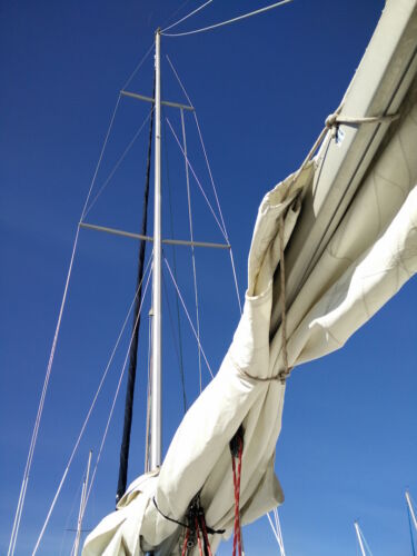 asa-103-certification-catalina-350-mainsail-flaked