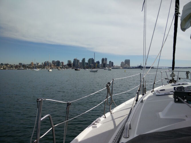 motor-sailinging-san-diego-bay