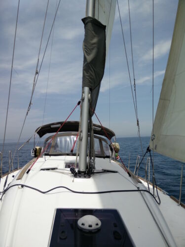 jeanneau-379-foredeck-looking-aft