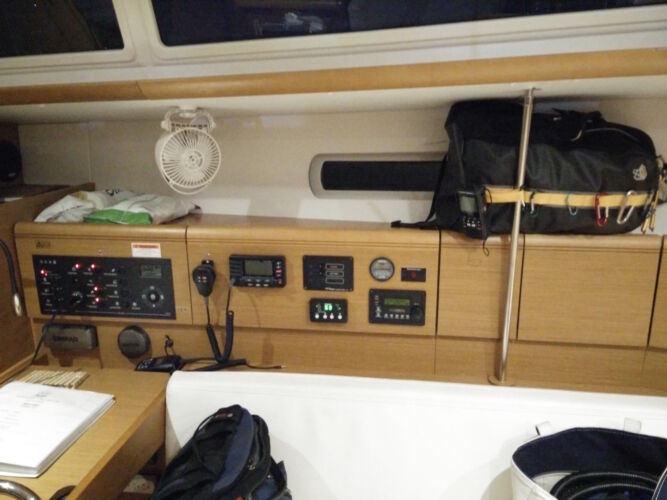 sea-fox-communication-deck