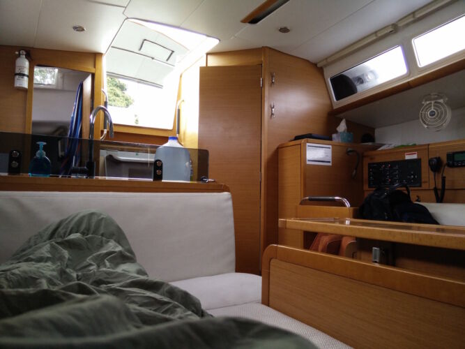 sea-fox-saloon-navigation-table